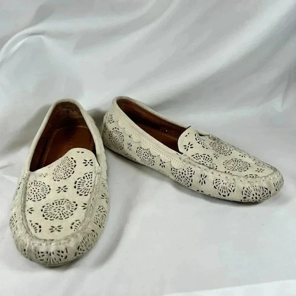 Coach Scallop Medallion Size 7B Suede Loafers Cream Laser Cut Luxury Driving - Picture 11 of 11
